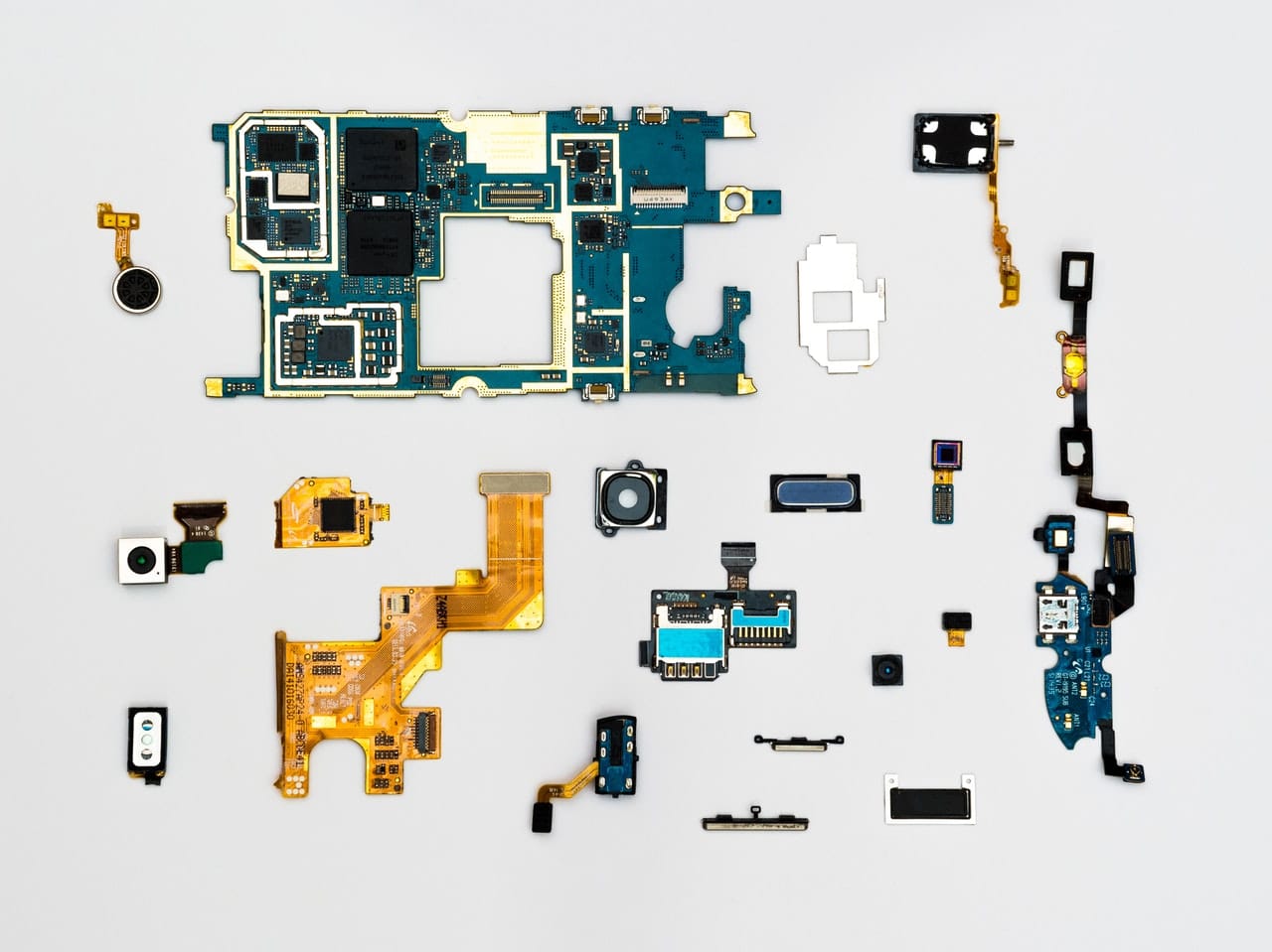 10 Helpful PCB Assembly Tips for Product Developers